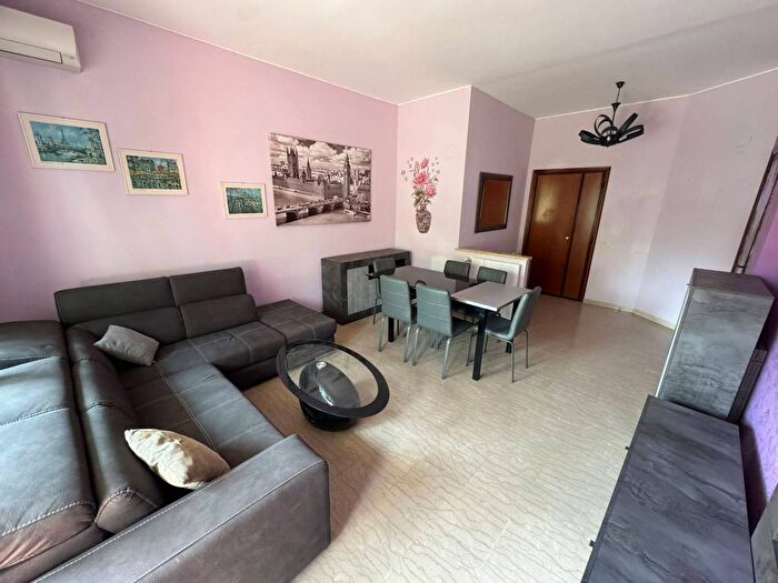 Appartamento trilocale in affitto in Via Canzone del Piave, Cecchignola Giuliano Dalmata, Roma