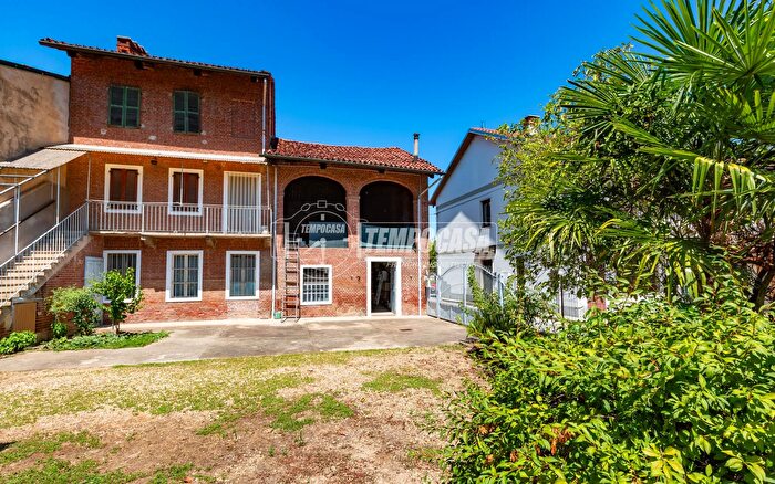 Casa con 8 locali in vendita in Via Principe Amedeo, Santena