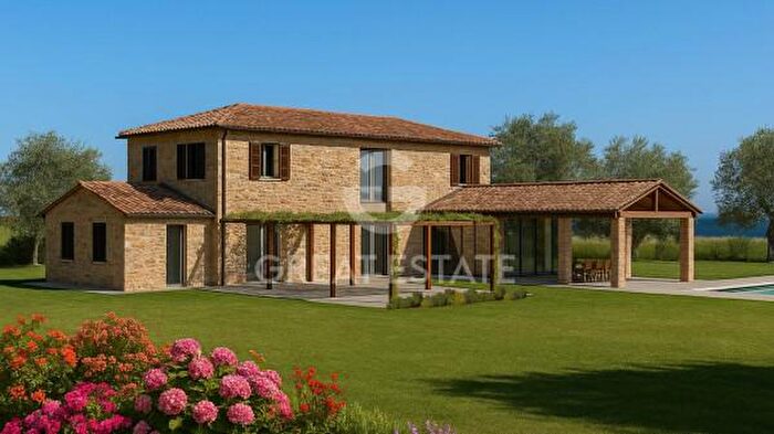 Casa con 6 locali in vendita in Via degli Eroi, Castiglione Del Lago