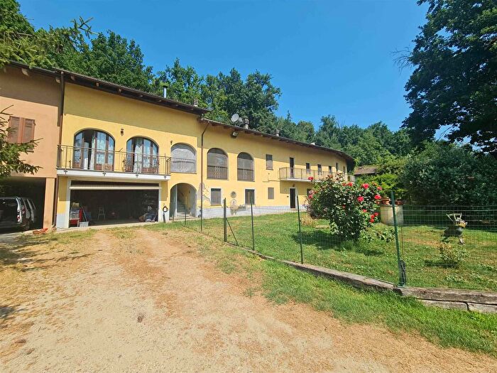 Casa con 20 locali in vendita in Strada Gherba Ferrere At Italy, Ferrere