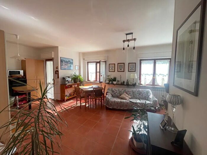 Appartamento con 8 locali in vendita in Via Ferdinando Magellano, Perugia