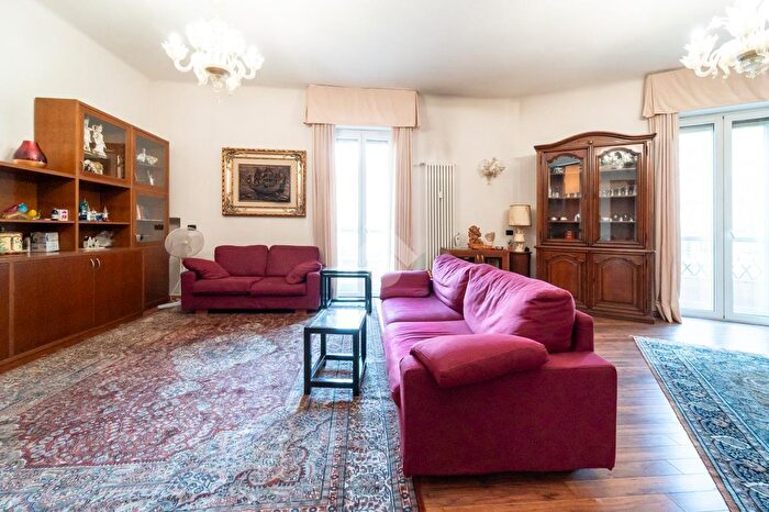 Appartamento quadrilocale in vendita in Viale Emilio Caldara, Milano