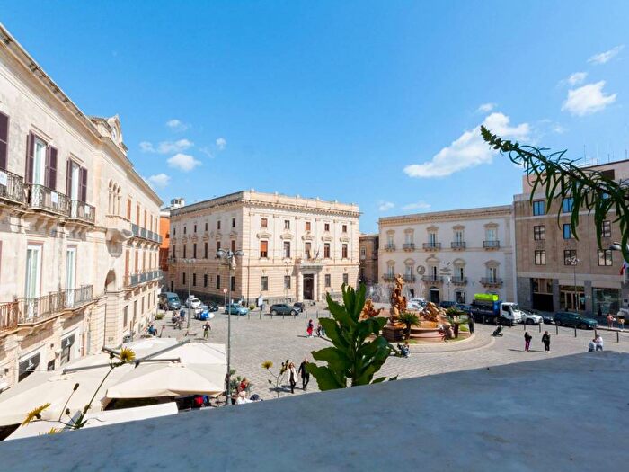Appartamento quadrilocale in affitto in Piazza Archimede, Ortigia, Siracusa