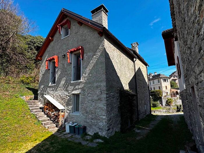 Casa trilocale in affitto in Via Castello, Centro, Trontano