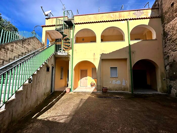 Appartamento trilocale in vendita in Via Giovanni Nicotera, Baronissi