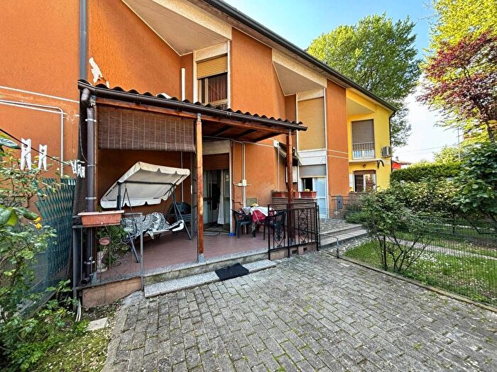 Casa trilocale in vendita in Villaggio Ina Casa, Cesate