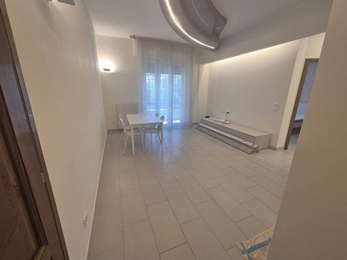 Appartamento con 6 locali in affitto in Via carissimi, Novoli, Firenze
