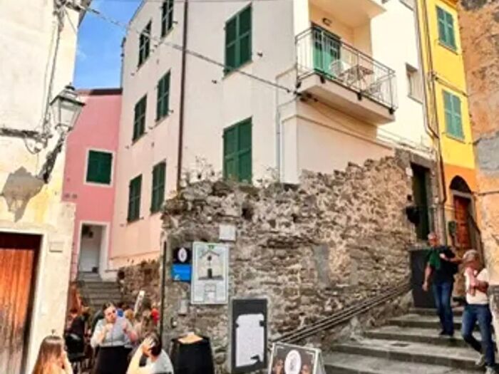 Appartamento trilocale in vendita in Via Solferino, Vernazza