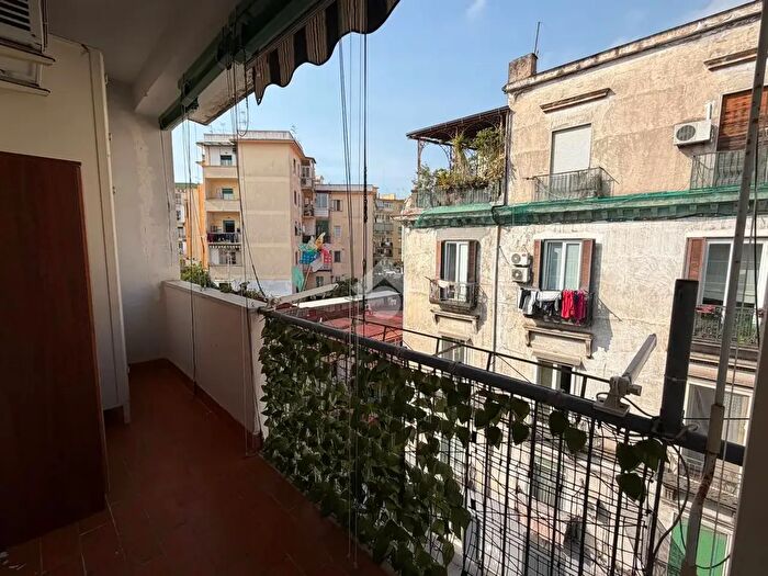 Appartamento trilocale in affitto in Via Lieti a Capodimonte, Napoli