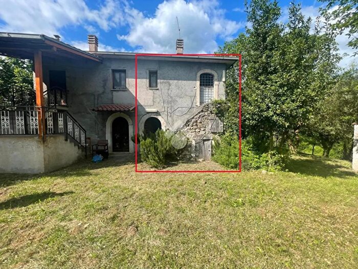 Casa trilocale in vendita in Via Santa Maria Cellarola, Gallinaro