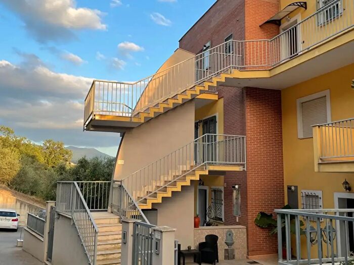 Appartamento con 8 locali in vendita in Via Cappuccini, Sala Consilina