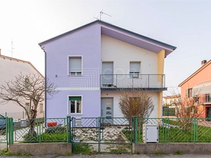 Casa trilocale in vendita in Via Serraioli, Massa Lombarda