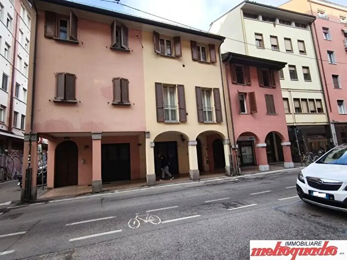 Appartamento monolocale in affitto in Via Mascarella, Bologna