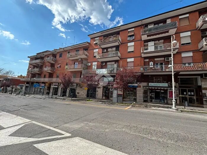 Appartamento trilocale in vendita in Via Sebastiano Silvestri, Genzano Di Roma