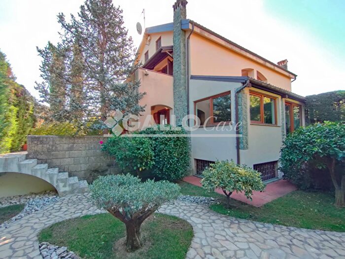 Casa con 6 locali in vendita in Rende