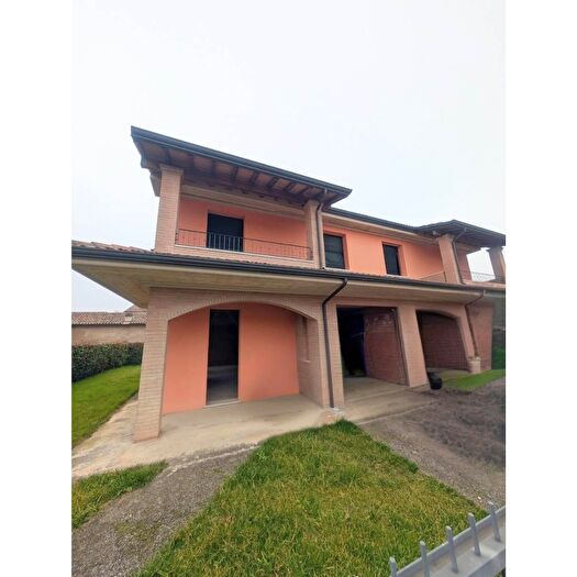 Casa con 9 locali in vendita in Via Matteotti, San Possidonio