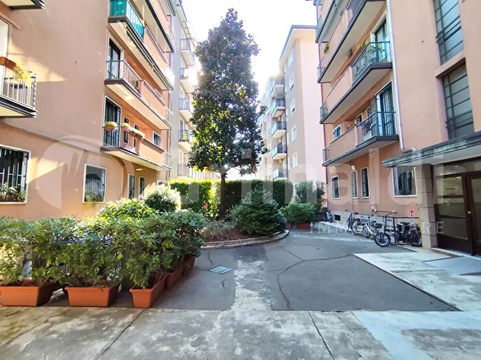 Appartamento bilocale in vendita in Via Lesa, Milano