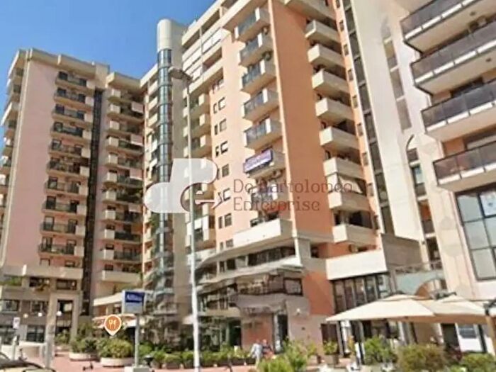 Appartamento trilocale in vendita in Via Matarrese, Bari