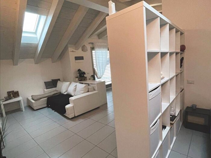 Appartamento bilocale in affitto in Via per Cantù, Cucciago