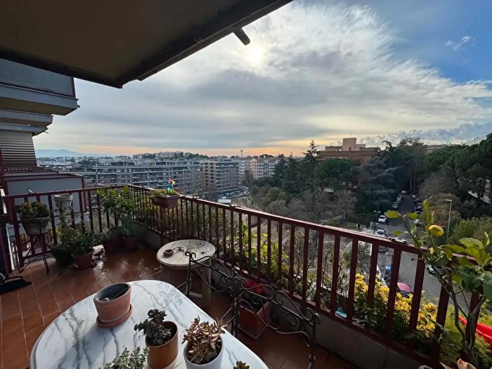 Appartamento quadrilocale in vendita in Via Luigi Chiala, Roma