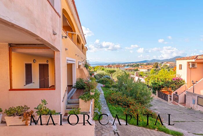 Appartamento quadrilocale in vendita in Via a Gramsci, Golfo Aranci