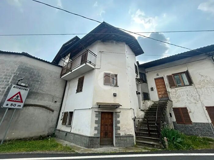 Casa bilocale in vendita in Via Borgiallo, Cuorgne