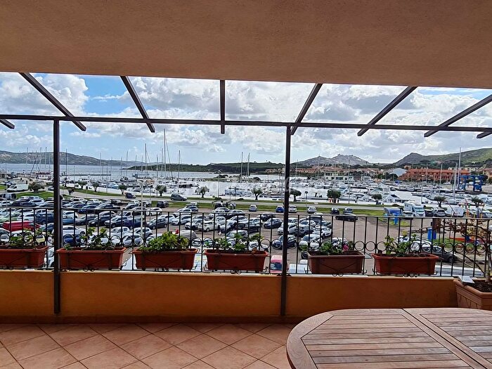 Appartamento trilocale in vendita in Via Sportiva, Palau