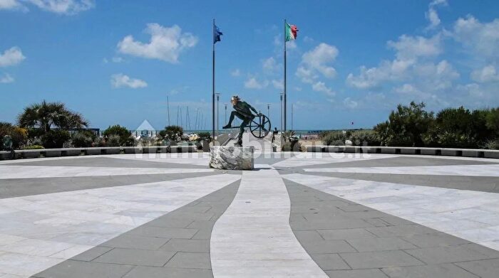 Appartamento trilocale in affitto in Via Ammiraglio Morin a, Forte Dei Marmi