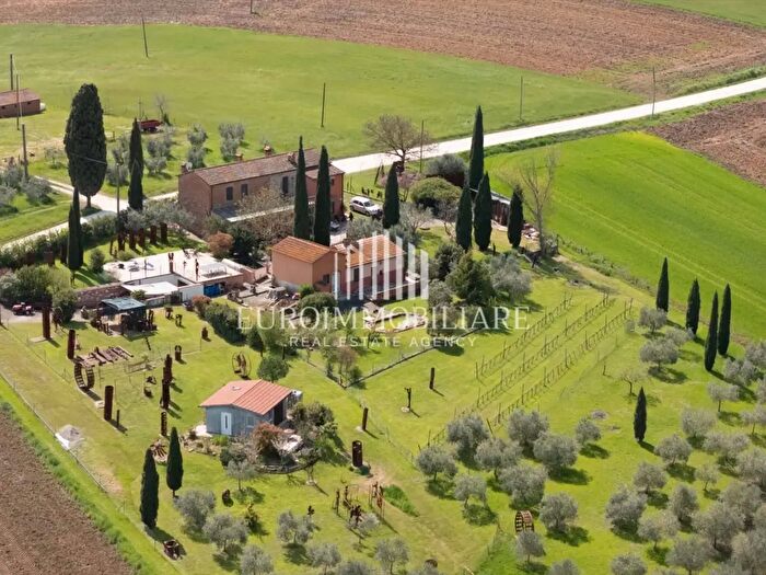 Casa con 8 locali in vendita in Via Belveduto, Castiglione Del Lago