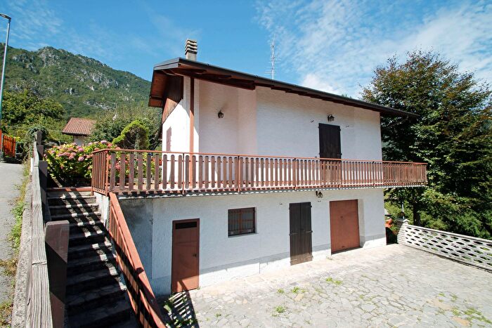 Casa con 7 locali in vendita in SantOmobono Terme