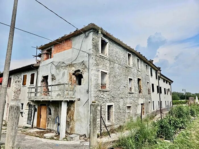 Casa monolocale in vendita in Località Garberia, Pastrengo