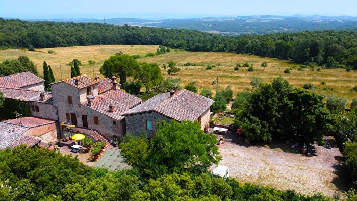 Casa con 6 locali in vendita in Siena