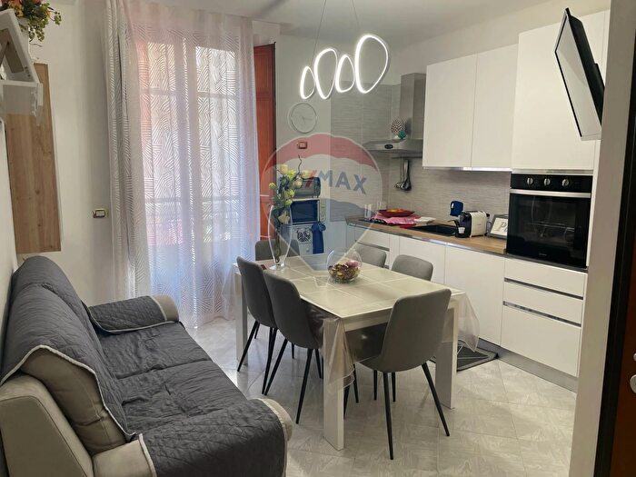 Appartamento trilocale in vendita in Via Santa Teresa, Bagheria