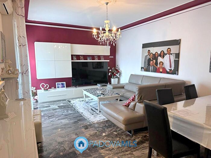 Appartamento quadrilocale in vendita in Via Antonio Tonzig, Padova