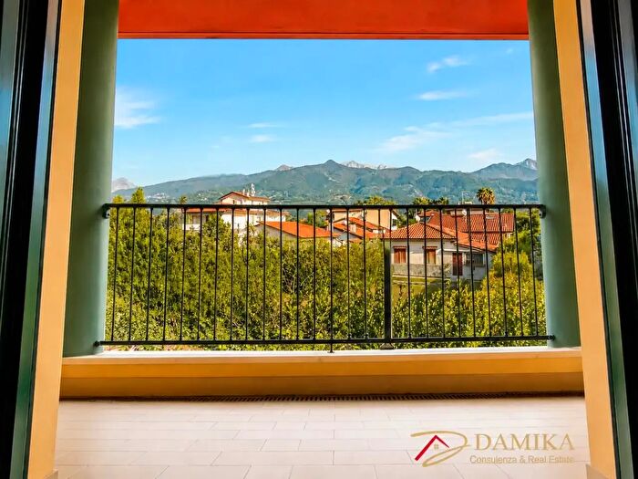 Appartamento con 7 locali in vendita in Forte Dei Marmi