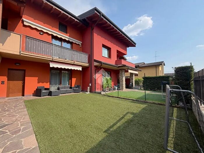 Appartamento trilocale in vendita in Via Lorenzo Lotto, Carobbio Degli Angeli