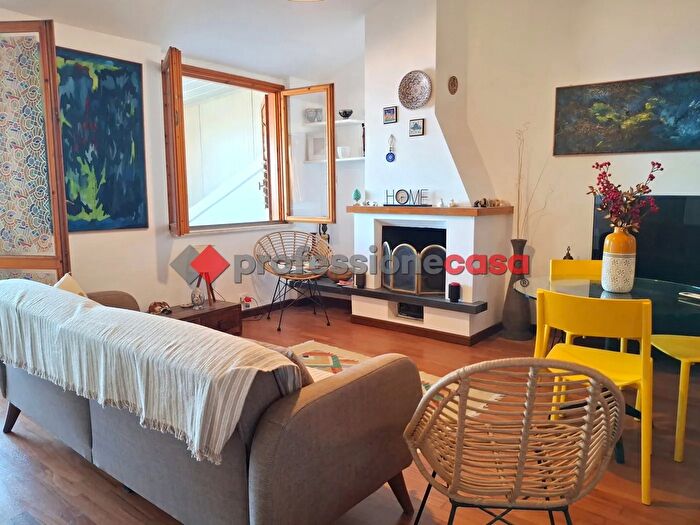 Appartamento bilocale in vendita in Via Litteri, Aci Castello