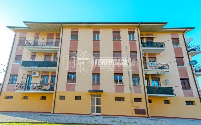 Appartamento quadrilocale in vendita in Via Deangeli Guido, Molinella