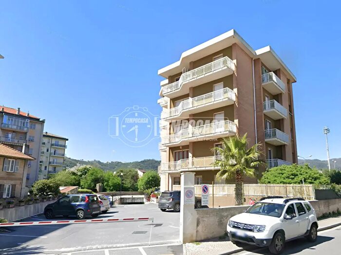 Appartamento con 5 locali in vendita in Via G Bove, Savona