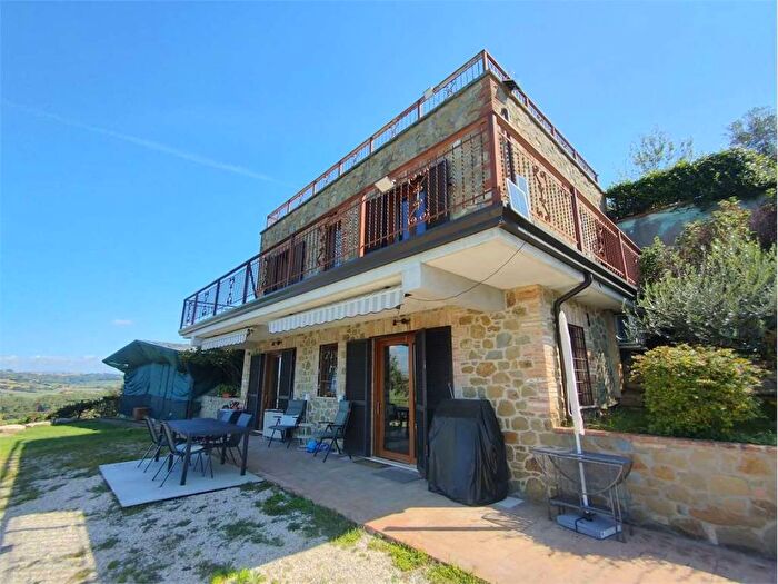 Casa con 6 locali in affitto in Torgiano