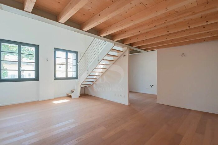 Appartamento quadrilocale in vendita in Via Vittorio Emanuele, Vimercate