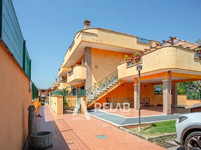 Appartamento trilocale in vendita in Via dei Lombardi, Marino