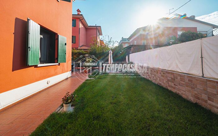 Appartamento trilocale in vendita in Via Enrico Berlinguer, San Cesario Sul Panaro