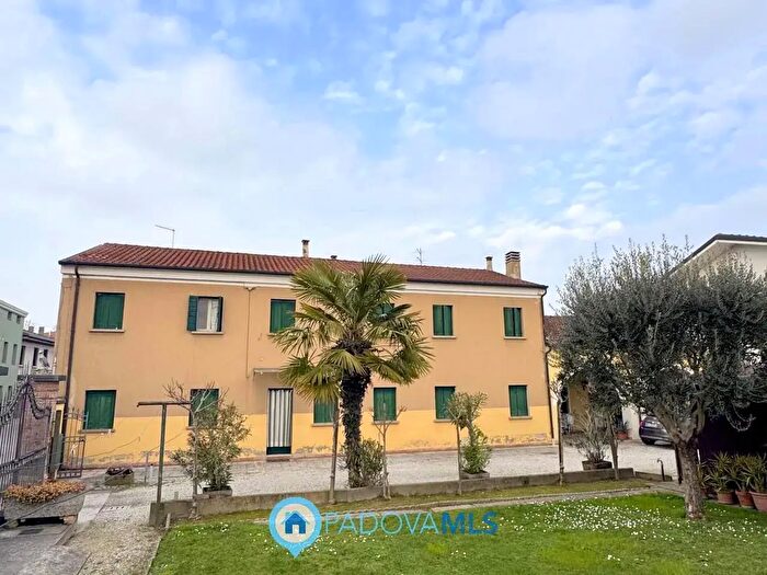 Casa con 7 locali in vendita in Via Sette Martiri, Padova