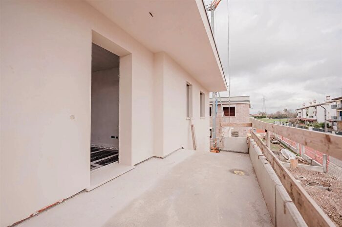 Appartamento con 5 locali in vendita in Via Manzoni Salzano, Salzano