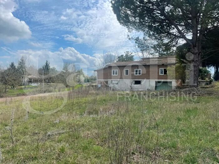 Casa con 14 locali in vendita in Strada della Castellina, Oriolo Romano