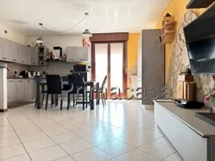 Appartamento con 5 locali in vendita in Via Casetta, Veronella