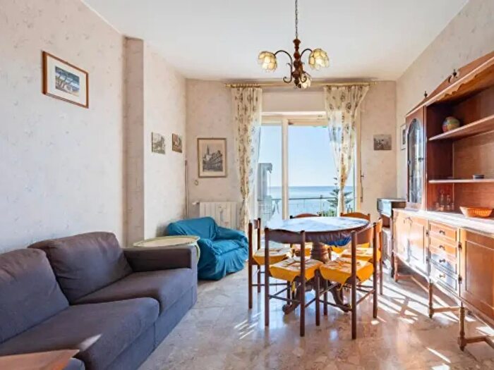 Appartamento trilocale in vendita in Via delle Rose, Ospedaletti