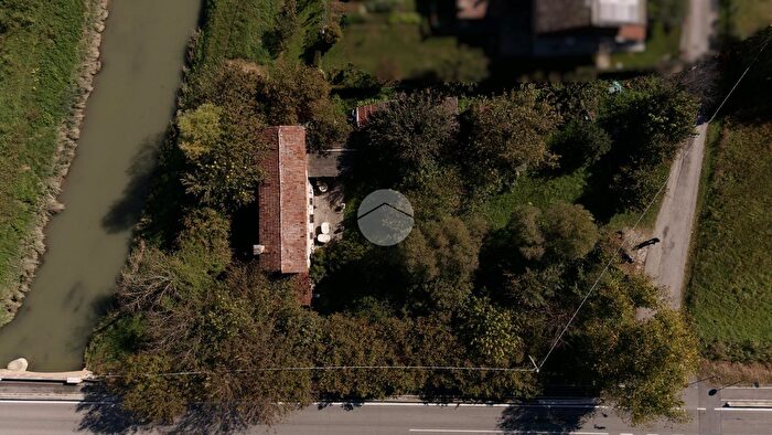 Casa quadrilocale in vendita in Via Canove, Martellago