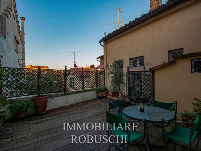 Appartamento con 6 locali in affitto in Santa Croce, Firenze